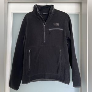 The North Face Men’s Black Fleece Half Zip